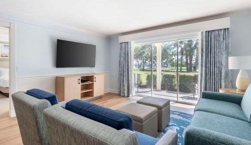 Two-Bedroom Suite with One King Bed and Two Twin Beds - Tub - Hearing Accessible