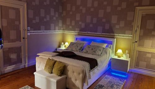 Deluxe Room (2 Adults + 1 Child)