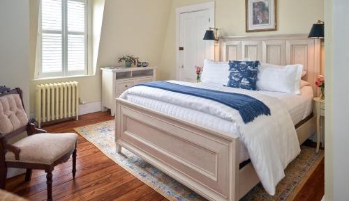Standard Queen Room