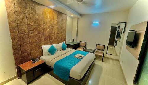 Deluxe Double Room (2 Adults + 1 Child)