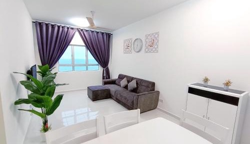 Three-Bedroom Apartment with Ocean View