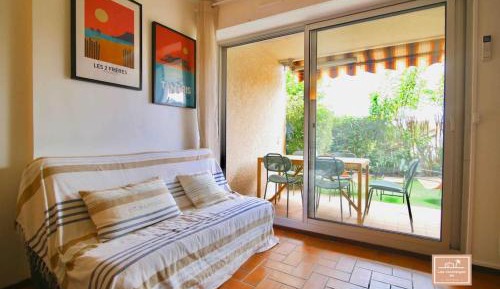 One-Bedroom Apartment with Pool View