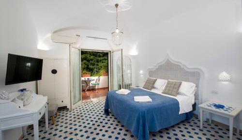 Studio Apartment with Sea View