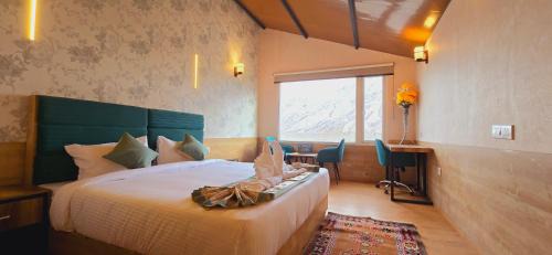 Superior Double or Twin Room with Mountain View