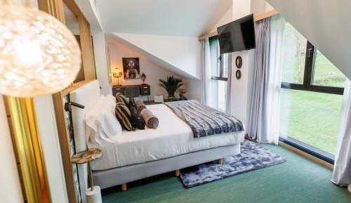 Queen Suite with Spa Bath Adults Only