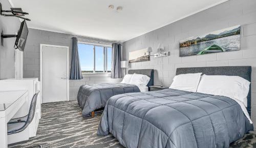 Room with Two Double Beds and Sea View