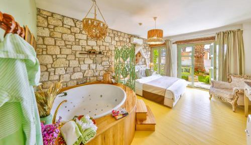 Deluxe Room with Terrace & Fireplace & Jakuzzi