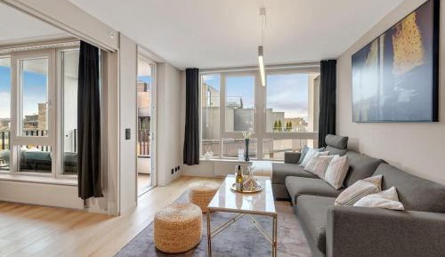 Deluxe One-Bedroom Apartment with Ocean View