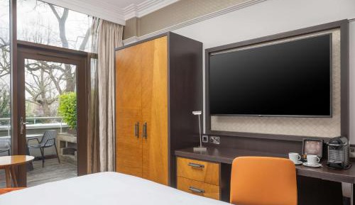 Deluxe King Room with Balcony