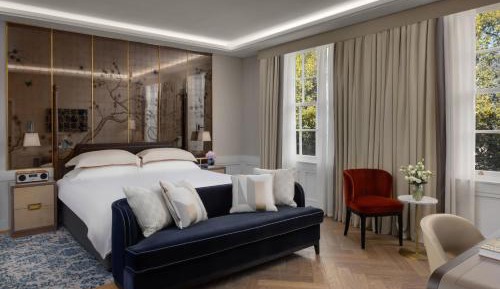 Grand Deluxe King Room with Square View