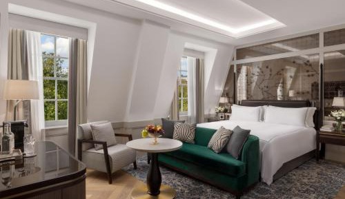 Suite with Square View