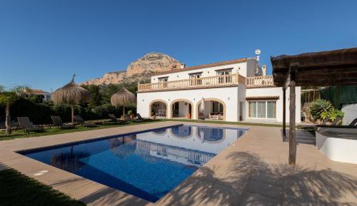 Villa with Garden View