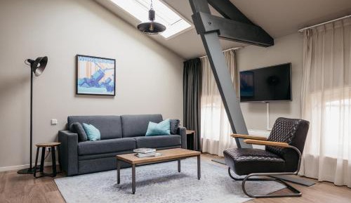 Extra Large Studio with Kitchen and Sofa Bed