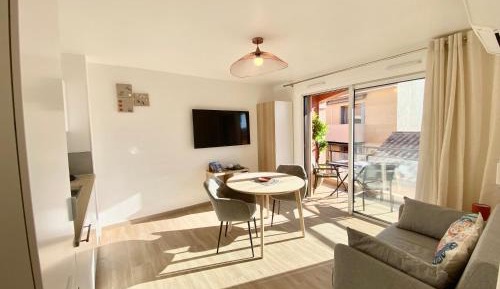 One-Bedroom Apartment accessible by elevator 