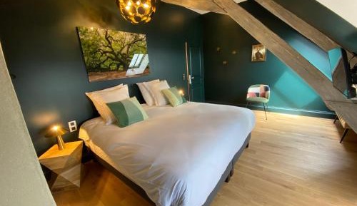 One-Bedroom Deluxe Apartment