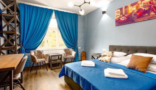 One-Bedroom Apartment with Lake View
