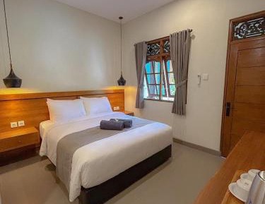 Standard Queen Room