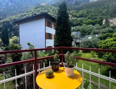 Two-Bedroom Apartment with Mountain View