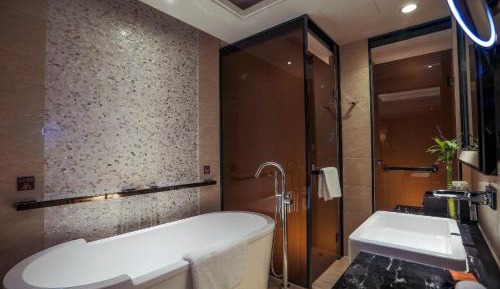 Standard King Room with River View