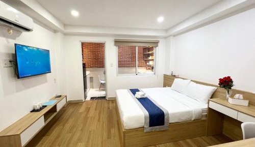 Deluxe One-Bedroom Apartment