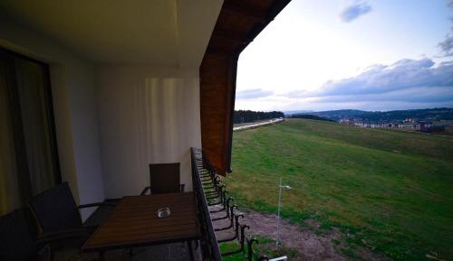 Three-Bedroom Apartment with Mountain View