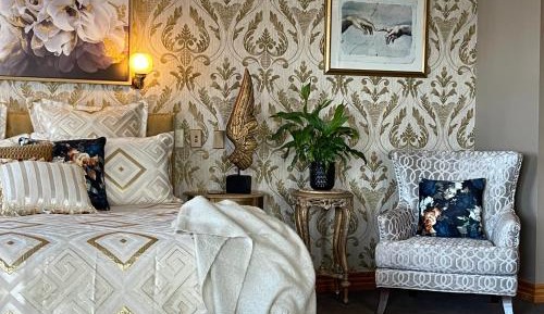 Deluxe King Suite with Spa Bath