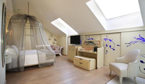 Junior Suite with Spa Access