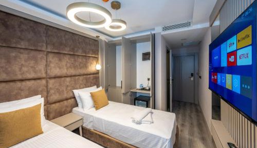 Deluxe Double or Twin Room