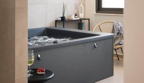 Master Suite with indoor Jetted Tub and Panoramic View