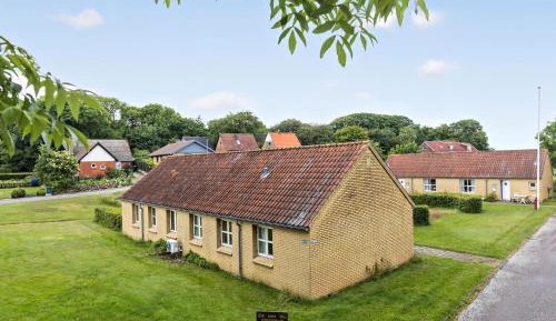 One-Bedroom Holiday Home
