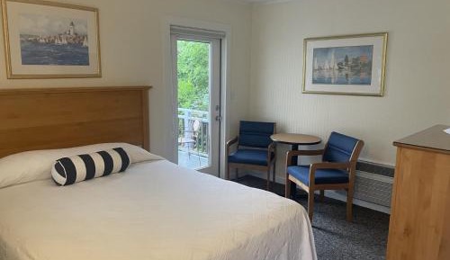 Standard Queen Room