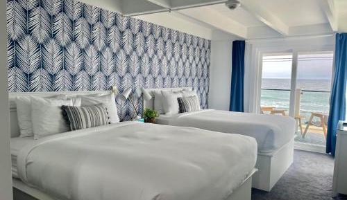 Deluxe Double Room with Balcony and Sea View