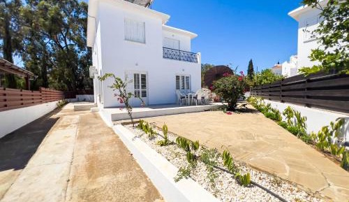 Villa with Garden View