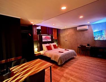 Suite with Hot Tub