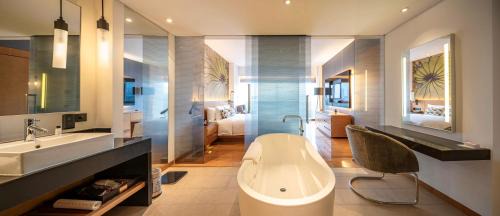 Suite with Lake View
