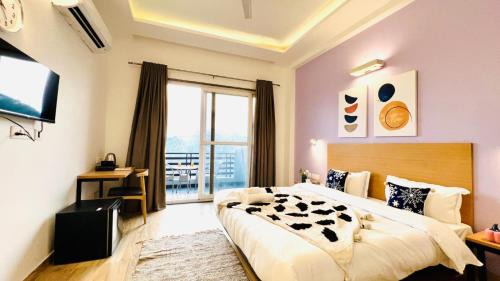 Deluxe Double Room with Balcony