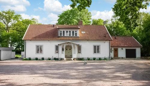 Four-Bedroom Holiday Home