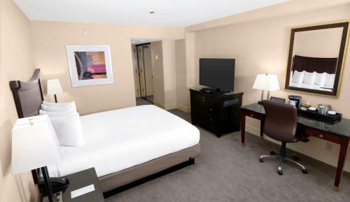 King Room with Roll-In Shower - Mobility and Hearing Access
