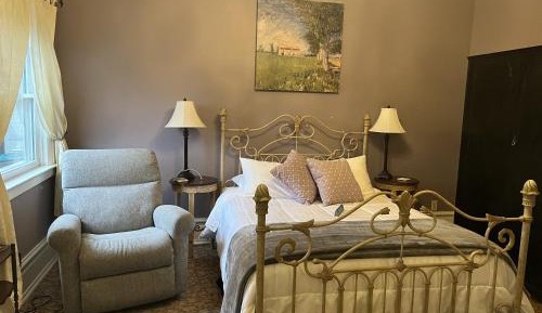 Standard Queen Room