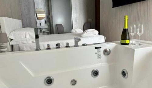 Suite with Hot Tub