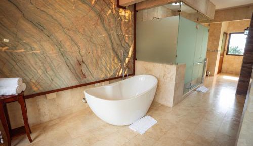 SELVA Romantic Signature Villa, Volcano View