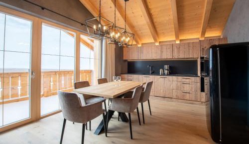 Apartment with Mountain View