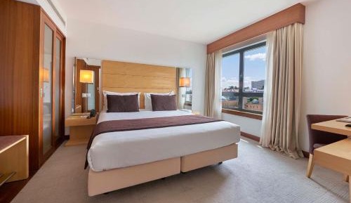Deluxe Suite City View