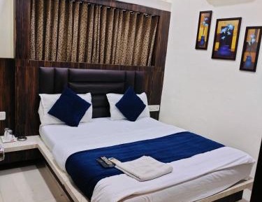 Deluxe Double Room (2 Adults + 1 Child)