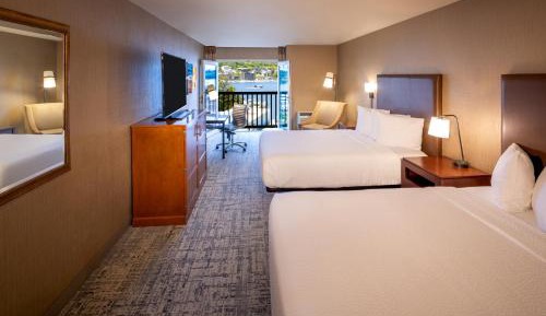 Queen Room with Two Queen Beds and Lake View