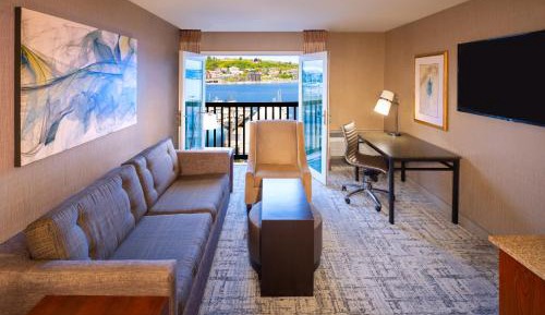 King Suite with Lake View