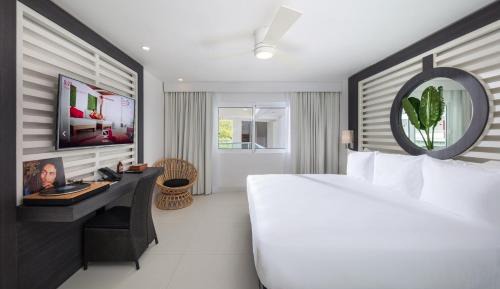 Mini King Room