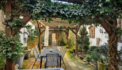 Apartment with Garden View