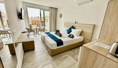 Superior Double or Twin Room with Pool View