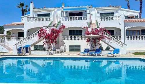 Deluxe Two-Bedroom Apartment with Garden View